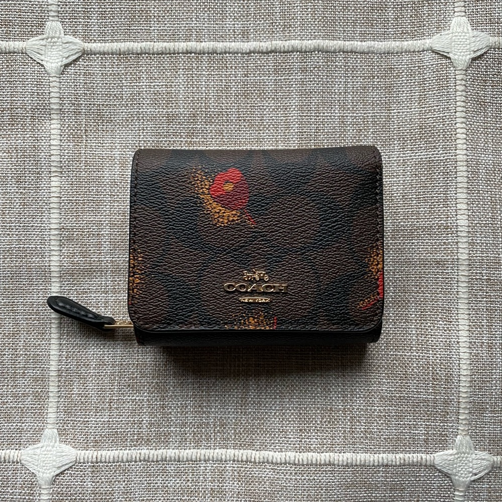 Coach Trifold Wallet Signature Canvas/leather wallet With Pop Floral Print BNWT